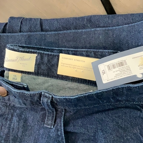 Universal Thread Women's High Waisted Wide Leg Cropped High-Rise Jeans - Picture 14 of 14